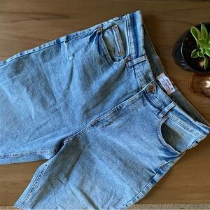 Classic Model Off Duty Straight Leg Blue Jeans